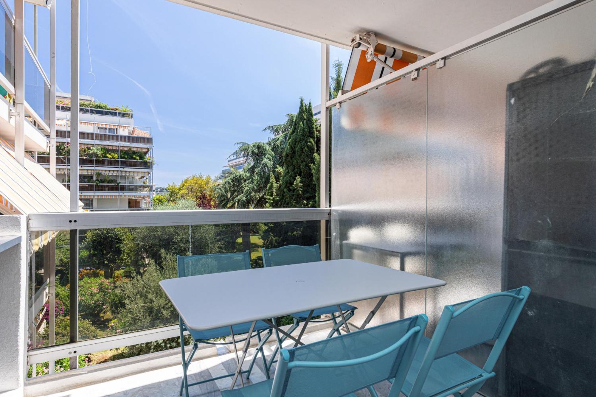 6 Couchages Dans Avec Piscine *